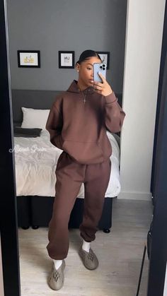 Brown Sweatsuit Outfits Women, Matching Sweatsuit Outfits Women, Winter Tracksuit Outfits, Brown Sweatsuit Outfit, Brown Sweats Outfit, Brown Tracksuit Outfit, Sweat Suit Outfits Black Women, Two Piece Sweat Suit Outfit, Sweat Set Outfits Women