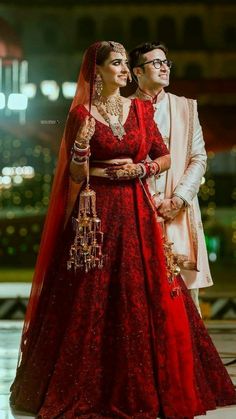 Desi Wedding Dresses Red, Dulhan Lehenga Wedding Bride, Red Saree Wedding, Indian Bridal Couture, Casual Bridal Dress, Indian Wardrobe, Dress Designs For Girls, Bride Entry