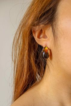 PRODUCT DESCRIPTION Complete. Studio signature Amber-hued collection. Designed for wearers to tell their stories. The beautiful amber-hued resin earrings add a touch of natural beauty and sparkle to this modern accessory. The perfect earrings for evening wear to add a hint of glamour. Amber-Hue Earrings Water Resistant 6 Months Warranty on All Jewellery 18k Gold-plated on high-quality brass 2.7 cm in height 2 cm in width Read our full Jewellery Care Guide here Read our Sizing Guide here Jewellery Outfit, Resort Jewelry, Spessartite Garnet, Modern Accessories, Amber Earrings, Tiger Eye Stone, Eye Stone, Amber Jewelry, Jewelry Outfit