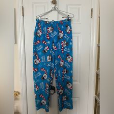 Plush Pajama Pants - Unisex Size Medium - Frosty The Snowman Never Worn Blue Sleepwear Long Pants For Loungewear, Blue Long Pants Sleepwear For Loungewear, Blue Sleepwear With Elastic Waistband For Lounging, Blue Sleepwear With Elastic Waistband For Bedtime, Blue Sleepwear With Elastic Waistband For Pajama Party, Blue Relaxed Fit Sleepwear With Elastic Waistband, Blue Relaxed Fit Pants For Pajama Party, Blue Sleep Bottoms, Blue Relaxed Fit Bedtime Bottoms