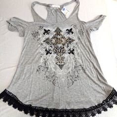 Bohemian Cold Shoulder Grey Blouse With Black Lace Trim Cross Bling Large. New With Tags See Pics For Measurements Gray Bohemian Summer Tops, Gray Bohemian Tops For Summer, Country Jeans, Sick Clothes, Love Street, Black Lace Trim, Grey Blouse, Hat Hairstyles, Jacket Tops