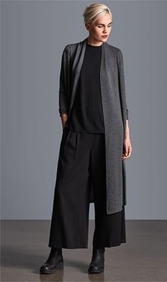 Minimalisticky Chic, How To Wear Culottes, Eileen Fisher Style, Mode Kimono, Elegant Clothes, Grey Cardigan