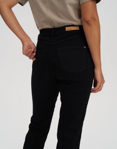 Product Description:

These high-rise jeans are a deep black wash with clean finishes and a 30" inseam. Style these jeans endlessly with a neutral top or monochromatically for a subtle contemporary edge.

This style crafted in our ultra-soft touch Flow denim uses a mixed blend of cotton specially designed to hold its shape while providing a comfortable and soft feel on the skin.

The Emily. Our slim silhouette inspired by 'mom jeans' has a slim fit around the hips and tapered cut throughout the Black Stitch, Neutral Tops, Black Raven, Modern Vibe, Ykk Zipper, Work Wardrobe, Deep Black, High Rise Jeans, Slim Jeans