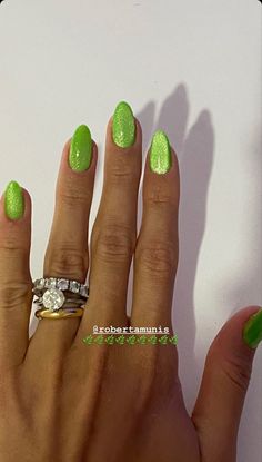 Lime Green Nails, Unghie Sfumate, Sweater Nails, Tin Man, Glam Nails, Hair Skin Nails, Minimalist Nails, Manicure Y Pedicure