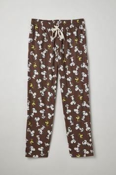 Printed lounge pants with an allover Snoopy pattern. Relaxed straight leg fit with an adjustable drawstring at the waist.Features. Snoopy pattern lounge pants Relaxed silhouette Adjustable tie waist Content + Care. Cotton Machine wash Imported Fleece Pj Pants, Garfield Pajama Pants, Snoopy Leggings, Snoopy Pjs, Cute Hello Kitty Print Loungewear Pants, Snoopy Pattern, Snoopy Pajama Pants, Snoopy Clothes, Jack Skellington Pajamas