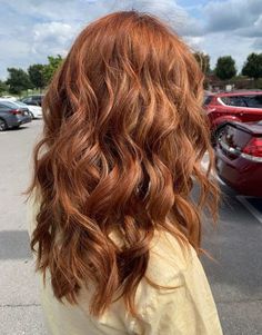 Highlights Red Hair Redheads, Auburn Hair With Subtle Highlights, Copper Hair Clothes Colours, Red Hair With Natural Highlights, Red Head Color Ideas, Auburn Hair Color With Balayage, Blonde Auburn Hair Color, Ginger Hair Inspo Aesthetic, Natural Ginger With Lowlights