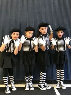 Group Halloween Costumes For Your Next Party! Mime Halloween Costume, Circus Halloween Costumes, Funny Group Halloween Costumes, Meme Costume, Carnaval Outfit, Circus Costume, Costumes For Teens, Pantomime, Clown Costume