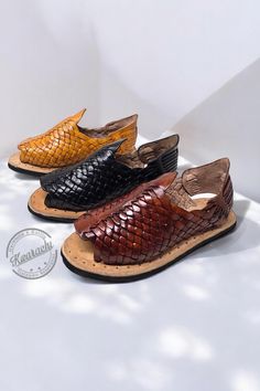 Discover the true essence of Mexican craftsmanship with our authentic huaraches, traditionally made just like our ancestors did. Each pair of huaraches is a handcrafted masterpiece, handcrafted by expert artisans using techniques passed down from generation to generation. Featured Features: Material: High quality genuine leather ensures durability and comfort with every step. Sole: Authentic recycled tire sole, providing exceptional traction and long life. This detail not only highlights traditi Traditional Huarache Sandals With Rubber Sole, Artisan Woven Leather Closed Toe Huaraches, Brown Artisan Huarache Sandals With Stitched Sole, Traditional Slip-on Huarache Sandals With Woven Sole, Artisan Brown Huarache Sandals With Stitched Sole, Traditional Brown Huarache Sandals With Woven Sole, Traditional Woven Leather Huarache Sandals With Round Toe, Artisan Brown Woven Leather Huaraches, Traditional Handmade Closed Toe Huaraches