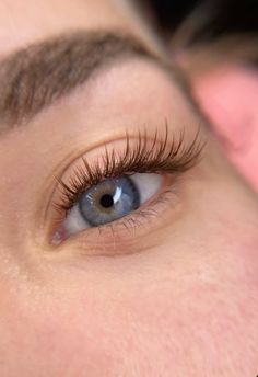 Наращивание ресниц, коричневые ресницы. Москва, метро Кантемировская Types Of Eyelash Extensions, Eyelash Lift And Tint, Natural Fake Eyelashes, Natural False Lashes, Pretty Brown Eyes, Lash Designer, Lashes Extensions, Eyelash Extensions Styles, Perfect Eyelashes