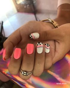 2023 August Nails, Western Valentine Nails, Western Nails Country, Farm Nails, Simple Western Nails, Boho Western Nails, Country Girl Nails, Horse Nail Art, Bachelorette Nails