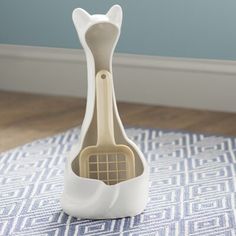 a kitchen utensil holder sitting on top of a rug