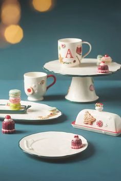 tea cups and saucers are arranged on plates