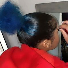 Blue Skunk Stripe Hair, Blue Skunk Stripe, Skunk Stripe Hair, Dyed Hairstyles, Stripe Hair, Haircut Tips