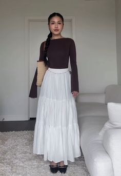 Conservative Skirt Outfit, Long Black And White Skirt Outfit, Long Flowy Skirt Outfit Winter, Long Flowy Skirt Outfit Fall, Fall Flowy Skirt Outfit, Long White Skirt Outfit Modest, Modest Fashion Capsule Wardrobe, Basic Outfits Modest, Loose Modest Outfits