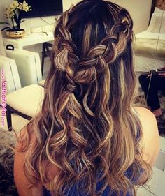 cute hairstyles down formal Cute Homecoming Hairstyles, Curly Prom Hair, Simple Prom Hair, Cute Curly Hairstyles, Hoco Hairstyles, Dance Hairstyles, Prom Hairstyles For Long Hair, Homecoming Hair Down