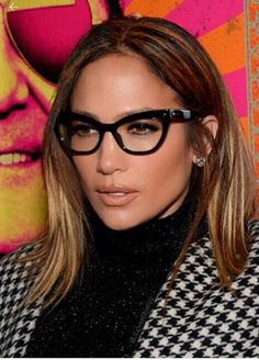 Celebrity Eyeglasses, Eyeglasses 2023, Celebrity Glasses, How To Wear Makeup, Blonde Makeup, Eyewear Trends