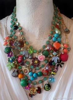 Buttons Necklace, Kay Adams, Boho Styl, Junk Jewelry, Vintage Jewelry Crafts, Stil Boho, Repurposed Jewelry, Assemblage Jewelry, Upcycled Jewelry