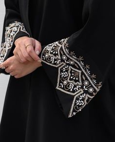 Yemen Dress, Embroidery On Black, Luxury Bag Brands, Designer Bridal Lehenga Choli, Kurti Sleeves Design, Fabric Print Design, Trendy Shirt Designs