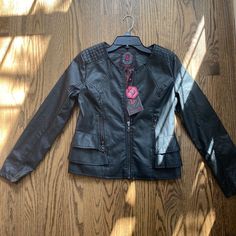 Questions? Leave A Comment Below! Spring Casual Biker Jacket With Faux Front Pockets, Casual Biker Jacket With Faux Front Pockets For Spring, Casual Black Biker Jacket With Faux Pockets, Brown Leather Motorcycle Jacket, 80s Clothes, Green Puffer Jacket, Black And White Jacket, Womens Biker Jacket, 80s Outfit