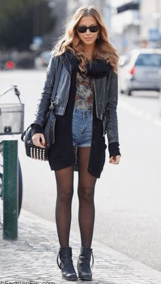 Black Leather Motorcycle Jacket, Street Style Blog, Moto Style, Black Leather Jacket, Jacket Outfits, Red Leather Jacket