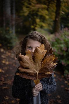 Fall Forest Photoshoot Family, Forest Family Photos, Portraits In Forest, Hiking Family Photoshoot, Fall Family Campfire Photos, Forest Family Photoshoot, Purple Nails Aesthetic, Nails Aesthetic Wallpaper, Autumn Portrait Photography