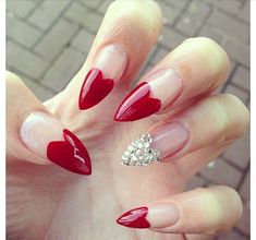 I would toyally kill someone with these 225 Nail Art Bleu, Red Nail Art Designs, Nails Heart, Heart Nail Designs, Creative Juice, Red Nail Art, Stiletto Nail Art, Valentine Nail Art, Heart Nail