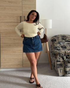 Normal Sized Woman, Outfits For Curves Body Types, Mid Size Casual Outfit Summer, Fashionable Summer Outfits, Mid Sized Outfits Summer, Size 16 Outfit Ideas, Midsize Girly Outfits, Round Body Type Outfits, Bigger Chest Outfit