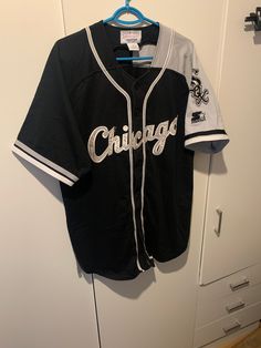 Starter Shirt Chicago White Sox Size M NBA Vintage Baseball Jersey Jersey Very good condition! Very good condition! Turns out big! White Sox Outfit, Vintage Baseball Jersey, Baseball Jersey Outfit, Yankees Jersey, Jersey Fashion, Baseball Jersey Men, Jersey Baseball, Jersey Outfit, Vintage Baseball