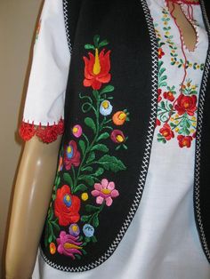 a woman's black and white top with flowers on it