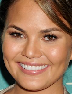 Close-up of Chrissy Teigen at the 2014 Variety Power of Women event. http://beautyeditor.ca/2014/10/13/variety-power-of-women-2014 Chrissy Teigen Makeup, Makeup Hooded Eyes, Eyeshadow Application, Women Event, 20 Makeup, Power Of Women, Hooded Eye Makeup, The Best Makeup, Chrissy Teigen