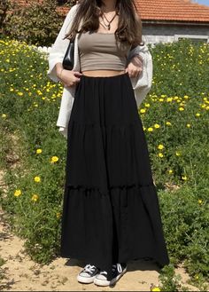 Long Black Skirt Outfit, Black Maxi Skirt Outfit, Skirt Outfits Aesthetic, Long Black Skirt, Black Skirt Outfits, Mode Hippie, Long Skirt Outfits, Estilo Hippie, Maxi Skirt Outfits