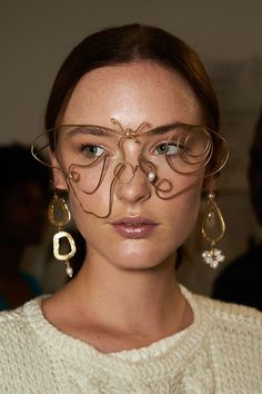 Face Jewellery, Backstage Runway, Funky Jewelry, Handmade Wire Jewelry, Wire Work, Jewelry Inspo, Milan Fashion, Fashion Week Spring