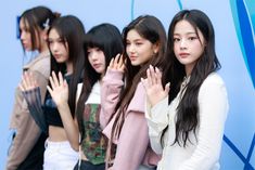 the girls are all waving their hands in front of an advertisement for samsung's new phone