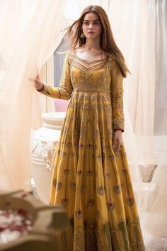 Chiffon Frock, Mehndi Dress, Desi Wedding Dresses, Pakistani Wedding Outfits, Pakistani Dresses Casual, Pakistani Fashion Party Wear, Beautiful Pakistani Dresses, Designer Anarkali, Indian Gowns Dresses