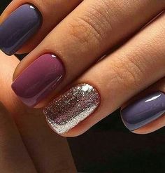 Purple Nails With One Accent Nail, Mauve And Glitter Nails, Short Purple Christmas Nails, Simple Nail Ideas 2023, Dip Manicures For Short Nails, September Mail Ideas, Bright Nails For Winter, Purple Glitter Nail Art, Napa Valley Nails