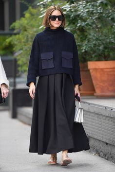 Midi Skirt Outfit Winter, London Outfit Ideas, Chic Winter Outfit, Rok Outfit, Estilo Olivia Palermo, Meeting Outfit, Chic Winter Outfits, Naomi Watts, Skirt Trends