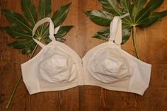 Vintage "Exquisite" Brand front-closure bra. Features adjustable straps and elastic band. Deadstock condition Labeled size 44B Adjustable Full Coverage Bra With Built-in Bra, Front Closure Bra, Bra Items, Ugly Duckling, Bra Lingerie, Label Sizes, Elastic Band, Being Ugly, Adjustable Straps