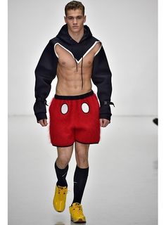 Mens Crop Top, Pop Art Fashion, Disney Couture, Couture Looks, 2016 Menswear, Gay Fashion, Queer Fashion