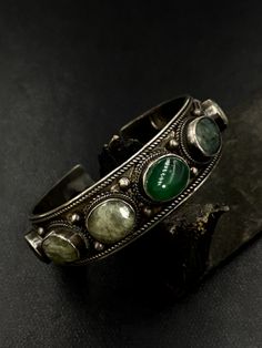 ad eBay - Find many great new & used options and get the best deals for Silver Bracelet of Unusual tibet silver emerald and agate men's cuff bracelet at the best online prices at eBay! Free shipping for many products! Silver Agate Bangle Cuff Bracelet, Spiritual Green Bangle Cuff Bracelet, Silver Agate Gemstone Cuff Bracelet, Unique Green Gemstone Cuff Bracelet, Silver Agate Bangle Bracelet, Unique Silver Agate Cuff Bracelet, Mens Cuff Bracelets, Rustic Cuff, Mens Cuff