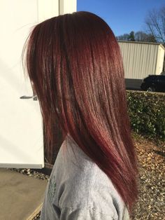 Red Hair Color On Brown Hair, Red Brownish Hair, Hair Color Diy At Home, Burgundy Dyed Hair, Auburn Color Hair, Hair Diy Color, Deep Auburn Hair Color, Dye Your Hair At Home, Burgundy Hair Dye