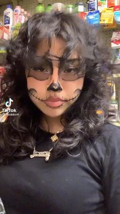 Halloween Hairstyles Skeleton, How To Do A Skeleton Makeup, Halloween Costumes Skeleton Women Makeup Ideas, Latina Skull Makeup, Homies Drawing Easy, Skeloten Makeup, Halloween Costumes Latina, Hot Skeleton Costume, Cute Skull Makeup