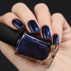 You've found the one. Looking Up is a captivatingly deep midnight blue nail polish that's sure to remind you of a night sky filled with dazzling stars. Precisely formulated with the perfect balance of over-sized holographic pigments and an assortment of gold flakes for, Looking Up is stunning in any lighting conditions. Don't be surprised if you find yourself reaching for this bottle again and again! Fully opaque in 2-3 coats Please be advised that this listing is for 1 (one) bottle of Looking U Ongles Gel Violet, Bright Summer Acrylic Nails, Blue Nail Color, January Nails, Easy Nails, Blue Nail Polish