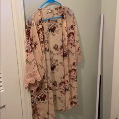 Never Worn Beige Sleepwear For Spring, Spring Beach Sleepwear With Open Front, Open Front Spring Beach Sleepwear, Floral Kimono, Sleepwear Robe, Women's Intimates, Floral, Women Shopping, Color