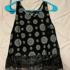 Super Cute Brand New Top With Lace Trim, Lace Up Tank Top, Tank Top With Lace, Black Sleeveless Top, Print Tank Top, Selling Clothes, Forever21 Tops, Sleeveless Crop Top, Lace Tank Top