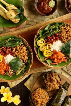 Romantic Food Experiences in Bali Sate Lilit, Romantic Food, Filipino Street Food, Bali Restaurant, Bali Food, Brunch Cafe, Food World, Voyage Bali, Dinner Party Themes