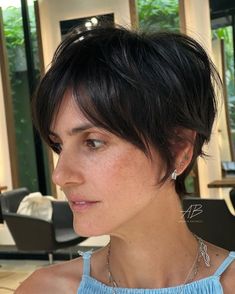 Cheekbone Length Bob, Brunette Pixie, Longer Pixie Haircut, Pixie Cut Styles, Long Pixie Hairstyles, Fine Straight Hair, Pixie Bob Haircut, Face Framing Bangs, Long Pixie Cuts