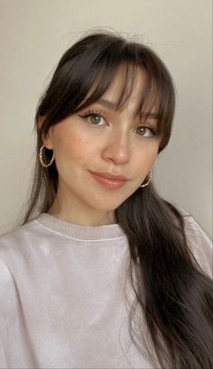 Brown Hair Styles Bangs, Bangs Triangle Face, Sparse Fringe Bangs, Long Haircut With Layers Round Face, Curtain Front Bangs, Long Haircuts With Bangs Oval Face, Round Face Fringe Bangs, Textured Wispy Bangs, Oval Face Haircuts Bangs