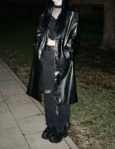 ig:cemetery.s0ul Goth Trench Coat Outfit, Goth Everyday Outfit, Metal Aesthetic Outfit, Dark Ethereal Outfit, Japanese Grunge Fashion, Goth Graduation, Basic Goth Outfit, Everyday Goth Outfits, Queer Femme Fashion