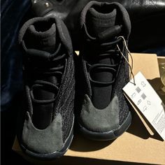 Brand New, Never Worn Yeezy Black, Yeezy Shoes, Kids Shoes, Kids Shop, Shoes Sneakers, Size 6, Brand New, Sneakers, Black