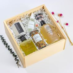 Ease the cabin fever or offer a luxurious care package with this fabulous Spa Gift Box. Natural Body Wash, Hydrating Mist